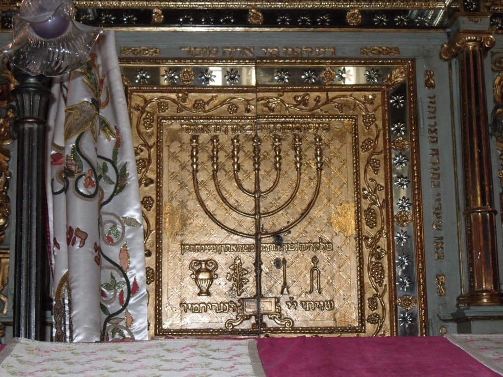 Arca Santa nella Sinagoga di Cuneo