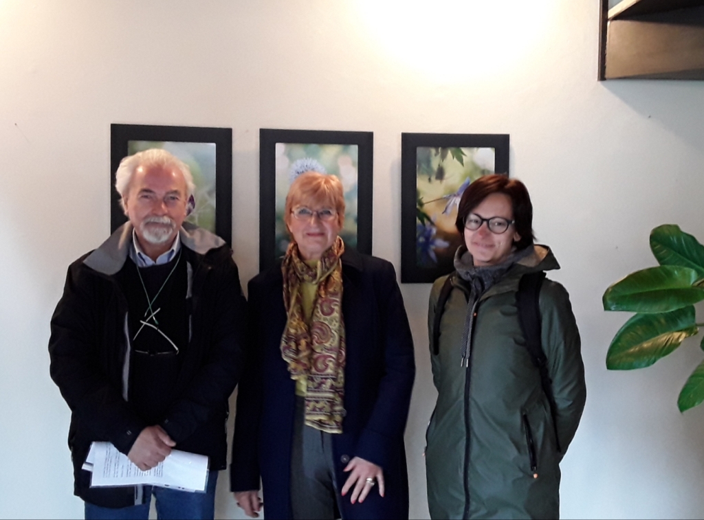 Rinuccia Marabotto (al centro) con Attilio Ianniello e Lara Sappa, presidente della Compagnia del Giardino