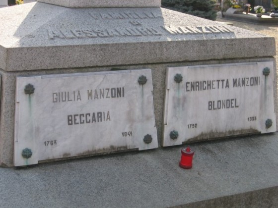 La tomba di Giulia Beccaria e di Enrichetta Blondel nel cimitero di Brusuglio, frazione di Corman